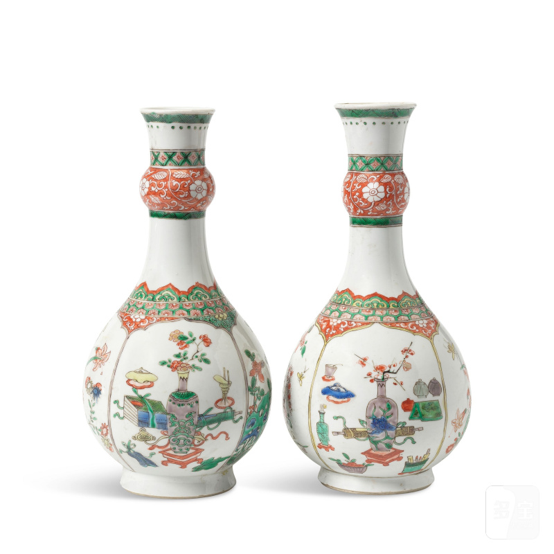 清康熙 五彩花卉紋瓶兩件 | A NEAR PAIR OF FAMILLE VERTE GUGLET VASES - 图1